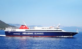 ΑΝΔΡΟΣ: Το πρώτο πλοίο της χρονιάς στις 12:05 της πρωτοχρονιάς