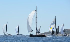 Με μελτέμι και από δύο αφετηρίες ξεκίνησε ο 58ος Ιστιοπλοϊκός Αγώνας Άνδρου 