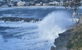 ΚΥΜΑΤΟΔΡΟΜΙΕΣ: Στο Μπατσί της Άνδρου ή στο Ναζαρέ της Πορτογαλίας;;;