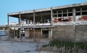 ΠΡΟΣ ΚΑΤΕΔΑΦΙΣΗ ΤΟ ΞΕΝΙΑ ΑΝΔΡΟΥ... 