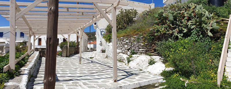 Καταγγελία για... αρπαγή δημοσίου δρόμου!!! Τι λέει ο Δήμος Άνδρου;