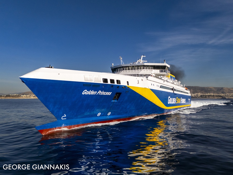 GOLDEN PRINCESS: Δοκιμαστικό στα 34,3 μίλια. Άνοιξη από Ραφήνα μέχρι Σαντορίνη. Ολοένα περισσότεροι επιλέγουν ταχύπλοα.