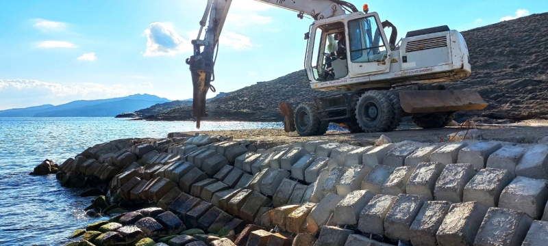 Ξηλώνεται η προβλήτα στο Στενό. Για συκοφαντική δυσφήμηση και σκοπούμενη οικονομική ζημία η MKO SAVE ANDROS!...