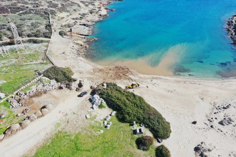 Ξηλώθηκε η προβλήτα στο Στενό. Η Τήνος 