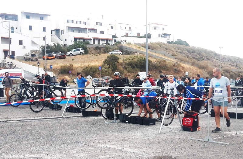 Ολοκληρώθηκαν με επιτυχία και πολλές συμμετοχές οι αγώνες τριάθλου στην Άνδρο. Λόγω καιρού περικόπηκε το θαλάσσιο πρόγραμμα της Κυριακής...