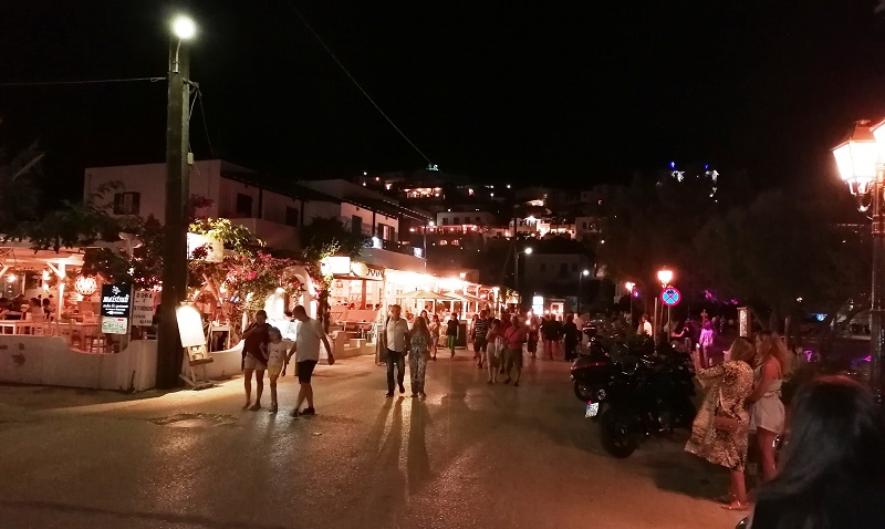 Έκλεισαν 4 μπαρ στο Μπατσί, αλλά…  άνοιξε το ένα και μισάνοιξε το άλλο! Που πήγε η νεολαία...