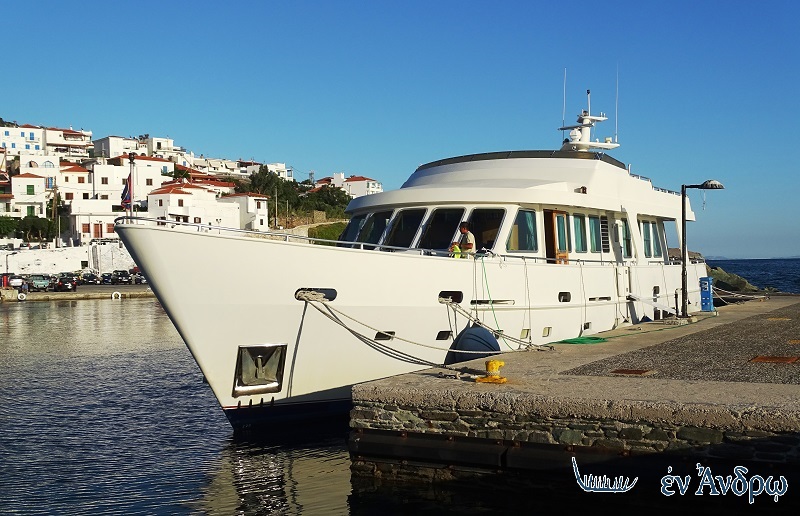 Ένα πανέμορφο γιωτ στο Μπατσί!...