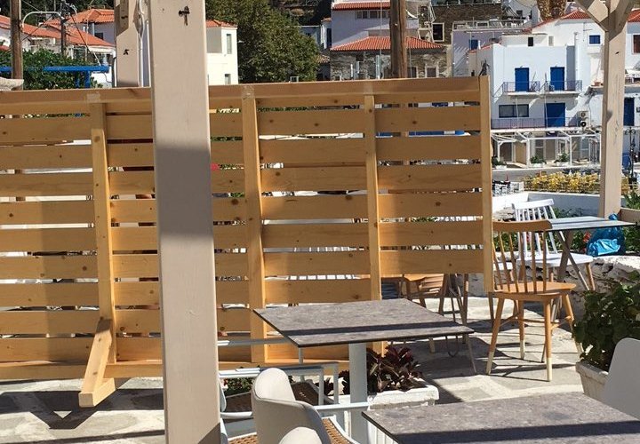 ΜΠΑΤΣΙ: Και ξύλινος τοίχος με... ροδάκια!!! 