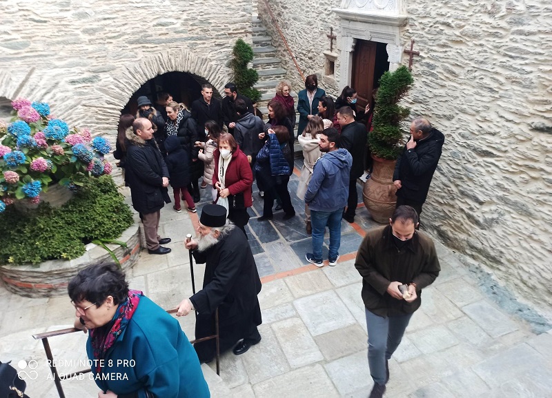 ΠΑΝΑΧΡΑΝΤΟΣ: Ο ΚΟΣΜΟΣ ΚΑΙ ΤΟ ΓΙΟΡΤΙΝΟ ΤΡΑΠΕΖΙ...