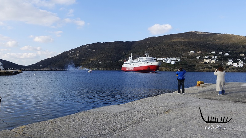ΓΑΥΡΙΟ: Μεγάλη υποδοχή του πρώτου πλοίου για το 2023 