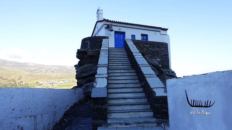 Εντυπωσιακή ρίψη του σταυρού στην Αγία Θαλασσινή. Έπεσε βουτηχτής με τα ρούχα!!!