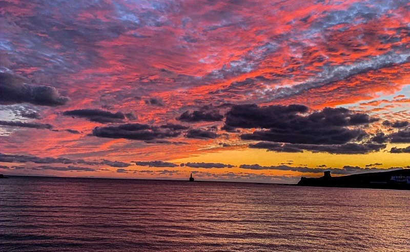 Δύο μπαρ σε Χώρα και Μπατσί κρατήσαν στο πόδι το νησί!