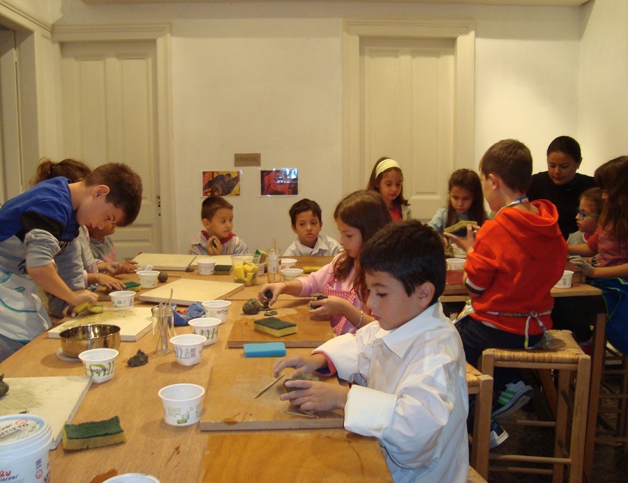 Στην Καΐρειο βιβλιοθήκη με τις αρχαίες κούκλες της Άνδρου