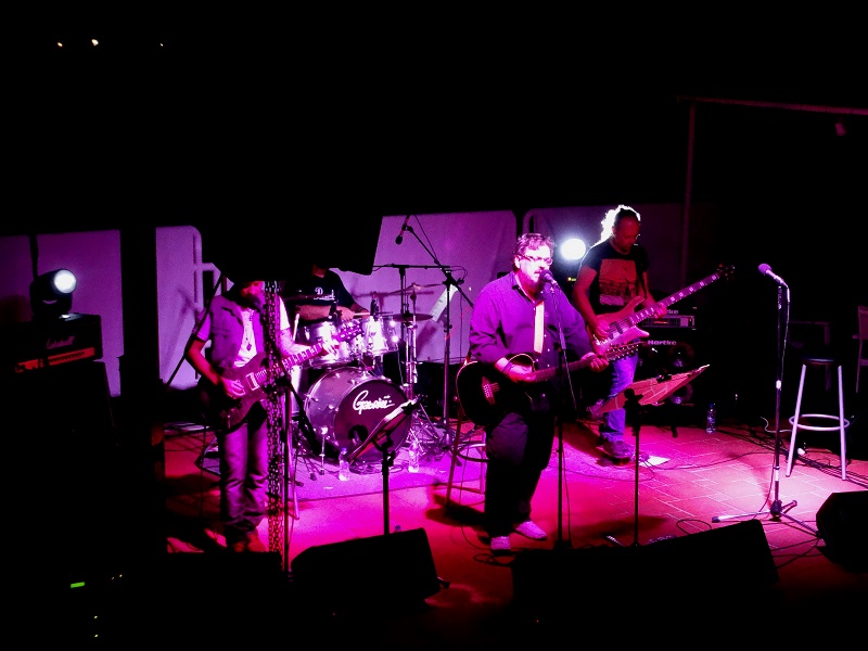 Κάτι, αλήθεια, τρέχει εδώ…