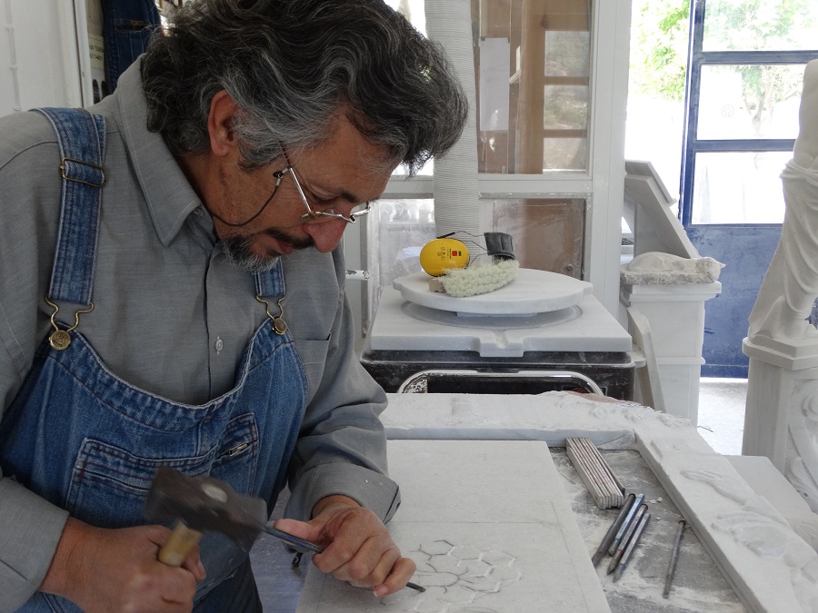 Γιώργος Χλής: δίνοντας ζωή στην πέτρα...