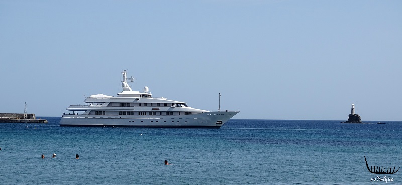 Μέσα στο γαϊδουροκαλόκαιρο ένα Super Yacht στην Χώρα!!!