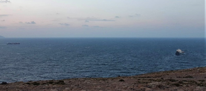 ΑΝΔΡΟΣ: Το πλοίο αγκυροβόλησε στον Καμπανό και ήρθε ρυμουλκό...