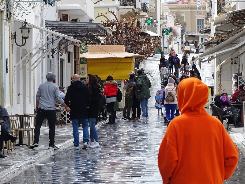Ο πόλεμος, η ακρίβεια και ιδίως ο καιρός περιόρισαν το τριήμερο...