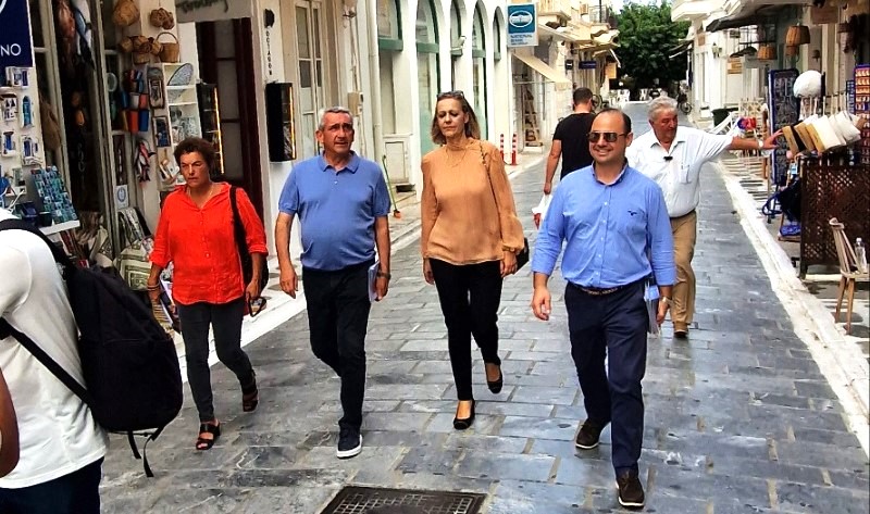 Ο Γ. Χατζημάρκος στην Άνδρο: Συναντήσεις και απρόοπτα...