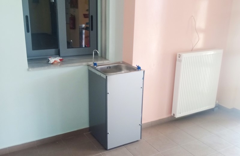 ΔΩΡΕΑΝ ΠΙΣΤΟΠΟΙΗΜΕΝΟ ΝΕΡΟ ΣΤΑ ΣΧΟΛΕΙΑ ΤΗΣ ΑΝΔΡΟΥ