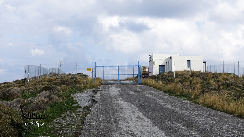 ΕΛΙΚΟΔΡΟΜΙΟ ΑΝΔΡΟΥ: Ολοκληρώθηκε η περίφραξη και προχωρά η ανακαίνιση του κτιρίου.