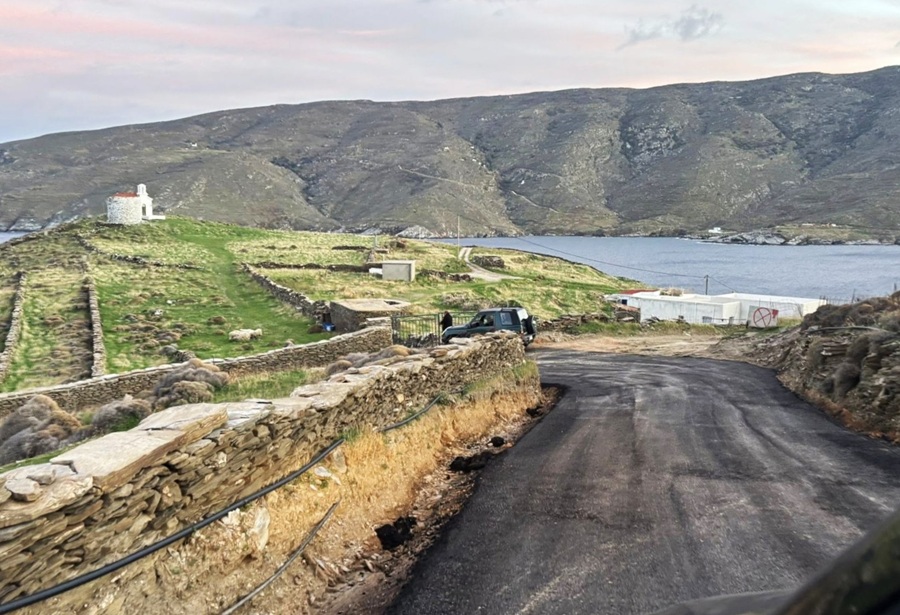 ΤΗΣ ΓΡΙΑΣ ΤΟ ΠΗΔΗΜΑ: Μια ασφαλτόστρωση που... διαιρεί!