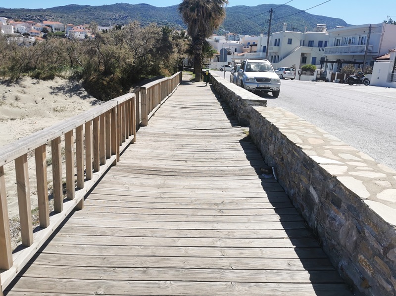 ΓΙΑ ΤΗΝ ΑΣΦΑΛΕΙΑ ΡΕ ΓΑΜΩΤΟ: Η πεζογέφυρα του Νειμποριού έγινε επικίνδυνη!...