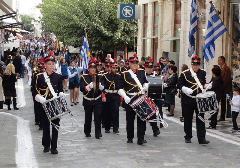 Μια διαφορετική παρέλαση: αντιφάσεις και ερωτήματα…