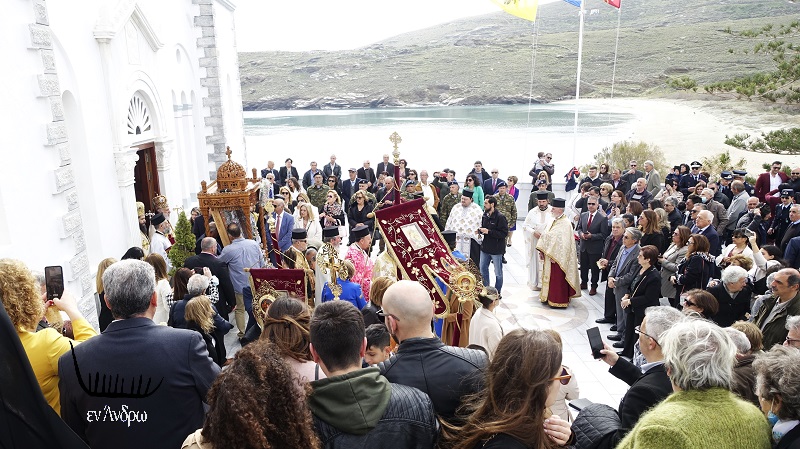 ΘΕΟΣΚΕΠΑΣΤΗ: Παρουσίες, λειτουργία, λιτάνευση, ρίψη στεφάνων...
