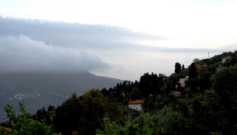 Πάει καιρός που ακούστηκε η τελευταία βροχή...