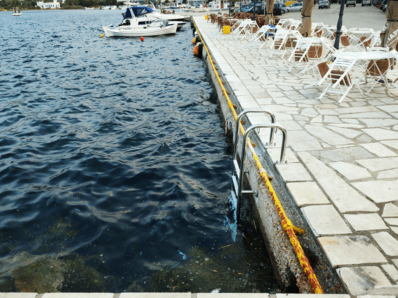 Σκάλες ασφαλείας σε όλα τα λιμάνια της Άνδρου