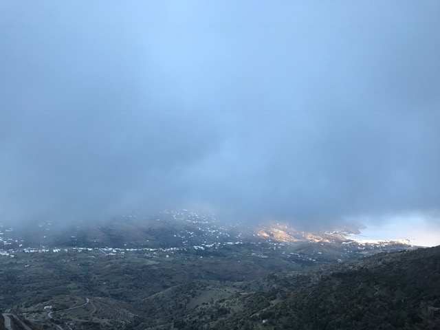 Τοπία τ' ουρανού και της γης ή όταν παίζουν κρυφτούλι τα σύννεφα...