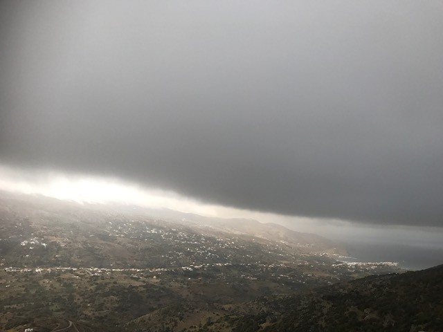 Άνδρος: το εντυπωσιακό πέρασμα της 