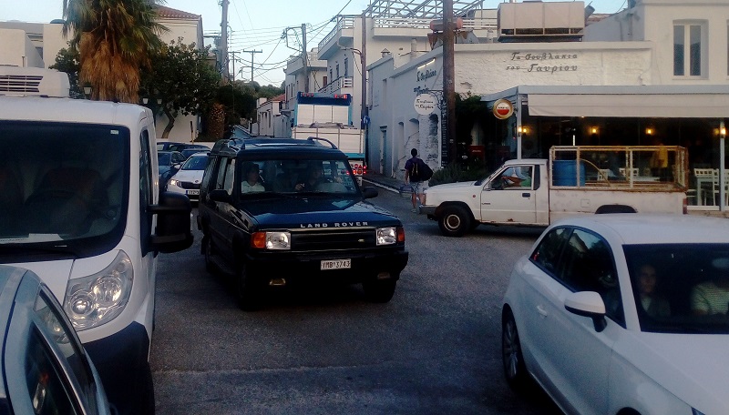 Χάος (ξανά) στο Γαύριο: άφαντοι Αστυνομία και Δήμος…