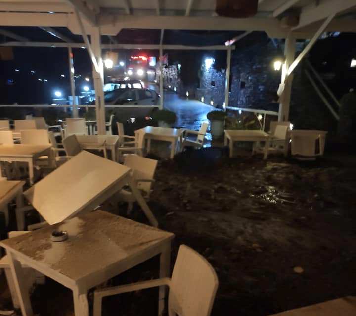 Η πλημμύρα στην ταβέρνα Μπαρμπαρόλα στις Στενιές