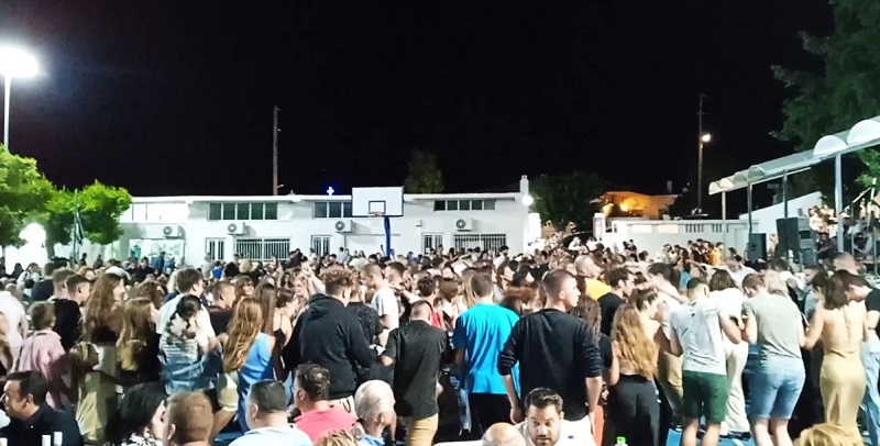 ΠΙΣΩ ΜΕΡΙΑ: Το δεύτερο μεγαλύτερο πανηγύρι όλης της Άνδρου. Αλλά το πιο άνετο και πιο οργανωμένο...