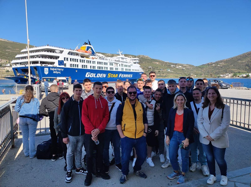 ΕΚΠΑΙΔΕΥΤΙΚΟ ΤΑΞΙΔΙ ΜΕ ΤΟ SUPERFERRY ή ΟΤΑΝ ΟΙ ΝΕΟΙ ΑΝΔΡΙΩΤΕΣ ΕΚΠΑΙΔΕΥΟΝΤΑΙ ΣΤΑ ΚΑΡΑΒΙΑ