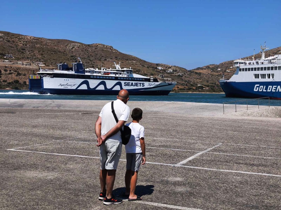 ΑΝΔΡΟΣ: Τελευταία εβδομάδα Αυγούστου κι ο κόσμος επιμένει!...