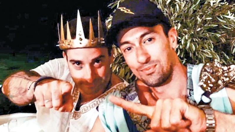 Εμπειρικοί και Γουλανδρήδες ξεφάντωσαν στη Μύκονο ντυμένοι... αρχαίοι έλληνες!