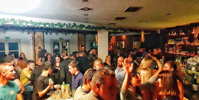 ΑΝΔΡΟΣ: Γιορτινά πάρτι στην Χώρα και στο Μπατσί!!!