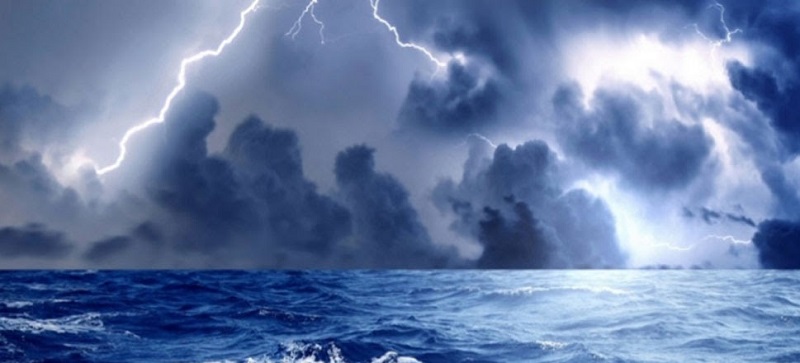 Έρχεται ο τυφώνας 