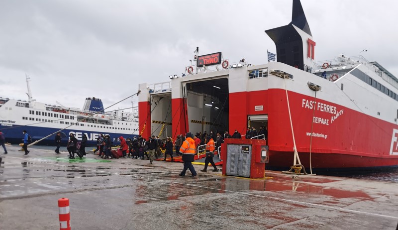 Κανονικά Παρασκευή τα δρομολόγια των πλοίων. Κλειστά παραμένουν τα σχολεία.