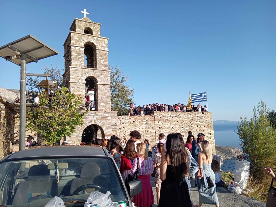 ΔΕΥΤΕΡΑ ΤΟΥ ΠΑΣΧΑ ΚΙ ΟΛΗ Η ΑΝΔΡΟΣ ΣΤΑ ΤΡΟΜΑΡΧΙΑ