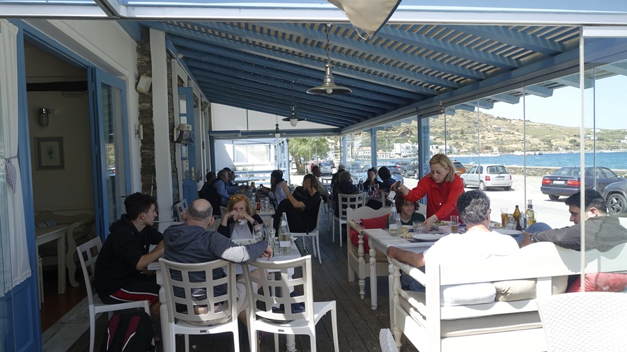 ΠΑΣΧΑΛΙΝΟ ΠΟΛΥΠΛΑΝΟ: Νηστίσιμα πριν το αρνί. Καταφθάνουν και με ελικόπτερα, ενώ άρχισαν και τα προβλήματα με το νερό!...