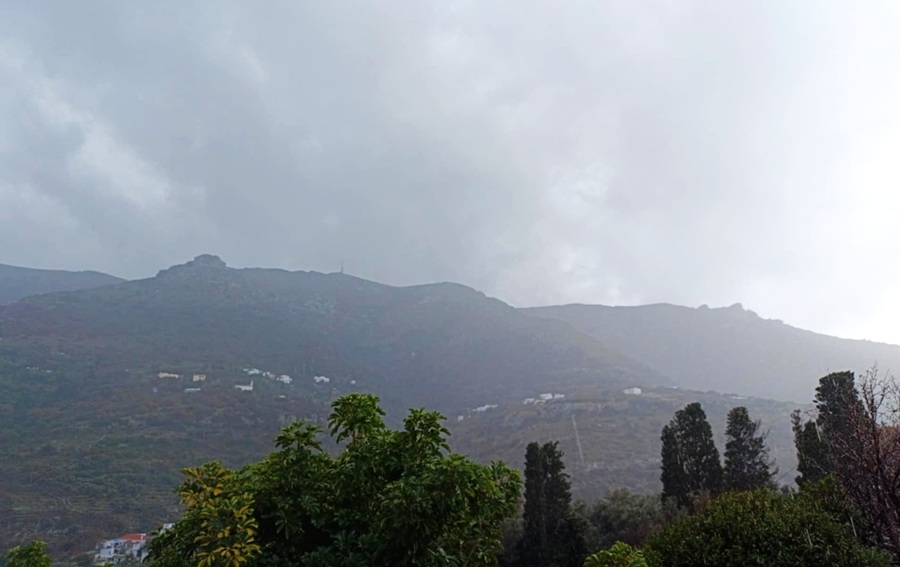 ΒΡΕΧΕΙ ΣΤΗΝ ΑΝΔΡΟ: Κάθε σταγόνα είναι πολύτιμη. Ανακοίνωση και για νέες βροχές...