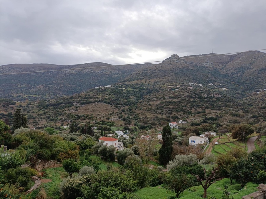 ΑΝΔΡΟΣ: Τα σύννεφα έφεραν βροχή! Και το δίκτυο νερό, αν γίνει η αφαλάτωση!...