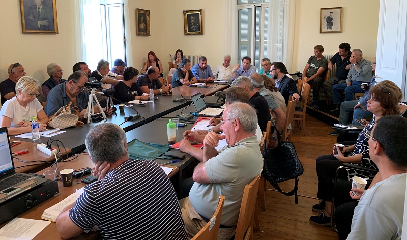 Έλλειψη πολιτικών θέσεων και αγάπης για το νησί...   