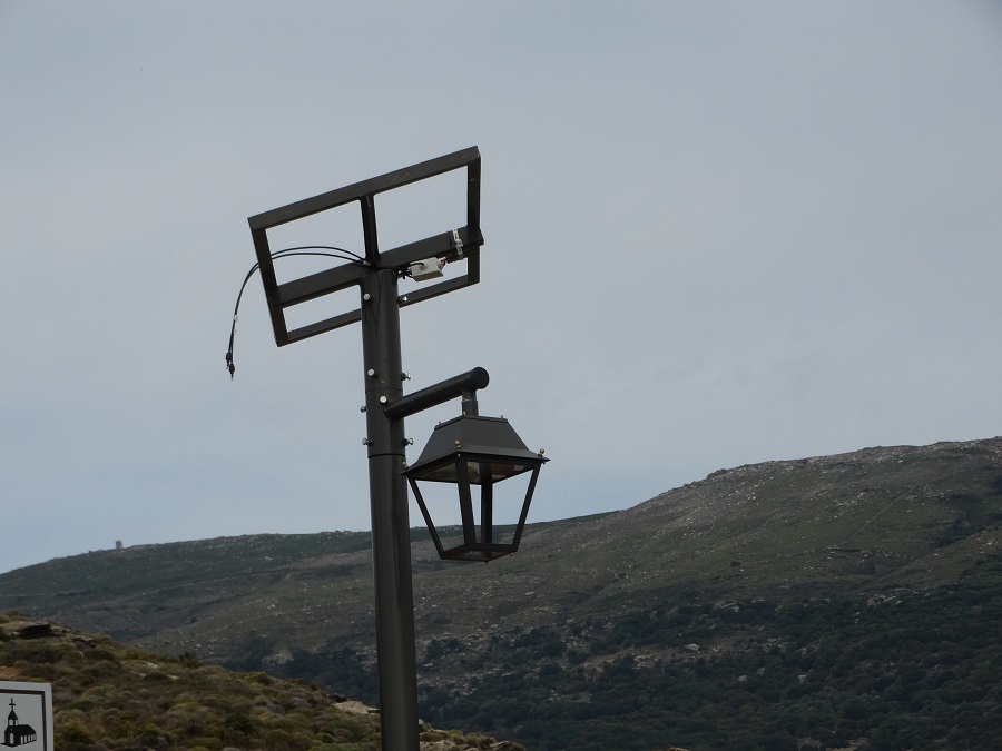Ψάχνοντας ηλιακά φωτιστικά και ηλεκτρικά αυτοκίνητα…