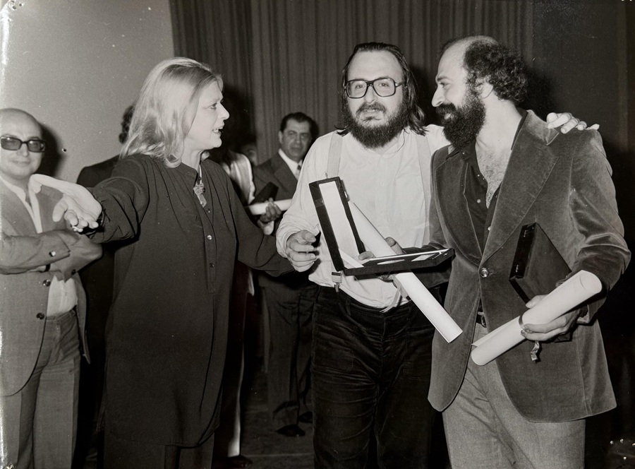 Ο Παντελής Βούλγαρης αποχαιρετά τον Διονύση Σαββόπουλο