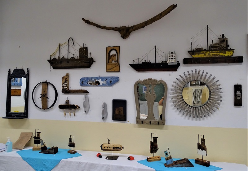 Οι παράλληλες εκθέσεις της Χώρας: από ξύλο, από ύφασμα, για κυρίες!...